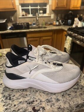 Puma Women’s White & Gray Mesh Sneakers